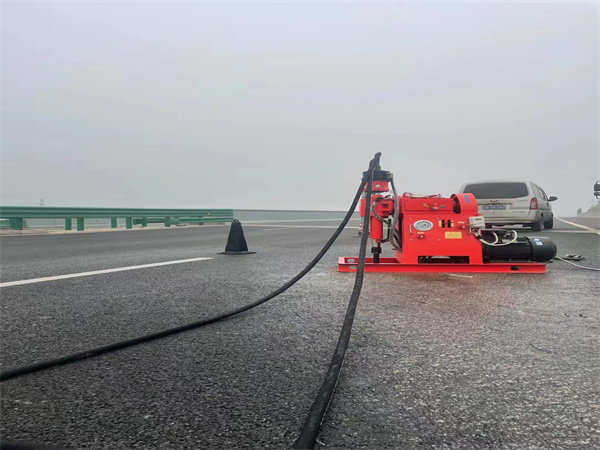 伊金霍洛马路路基路面开裂下沉注浆加固灌浆